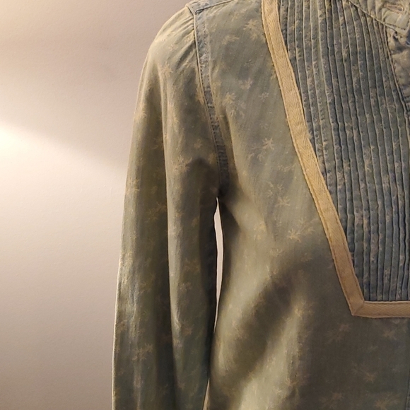 Free People Hillside Chambray Pintuck Bib button down shirt Size XS - Picture 7 of 13